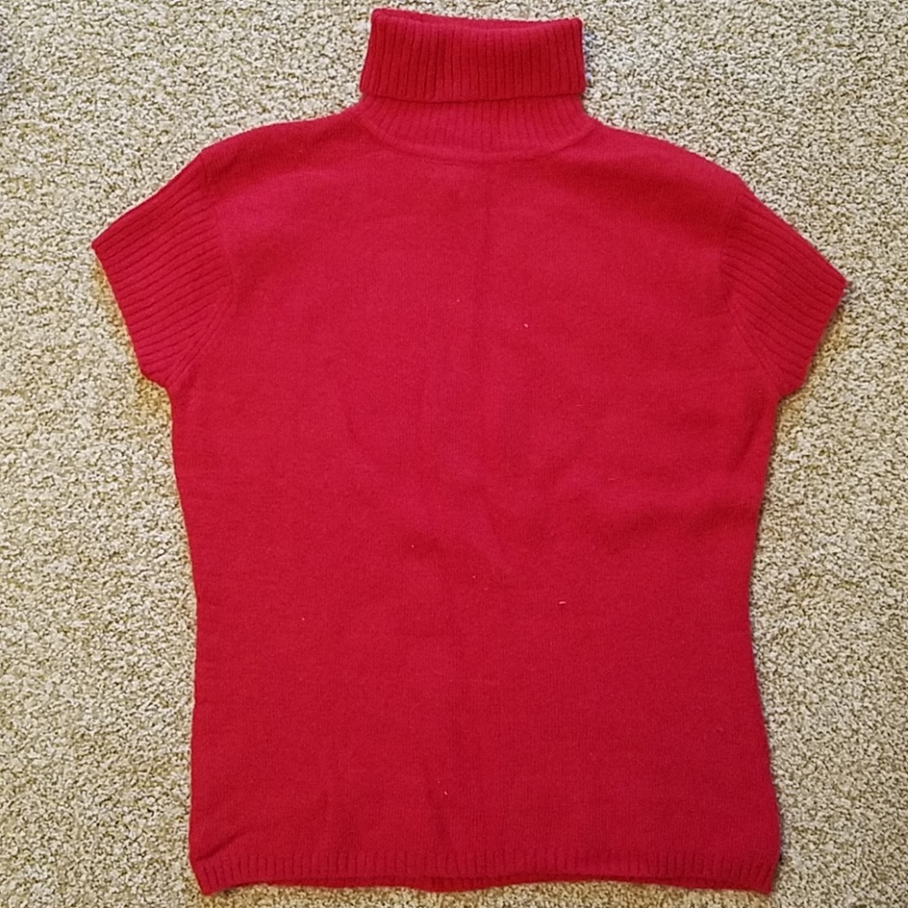 RED TURTLENECK SHORTSLEEVE TOP